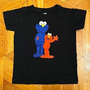 Uniqlo UT x KAWS Sesame Street Elmo and Grover Tee T Shirt S Sz 3 Toddler Kid